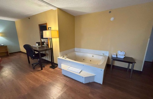 O'Fallon Hotel | Super 8 by Wyndham O'Fallon