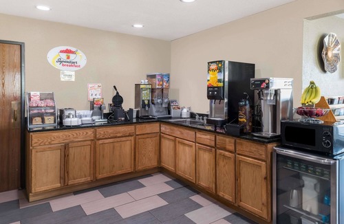 Okawville Hotel | Super 8 by Wyndham Okawville