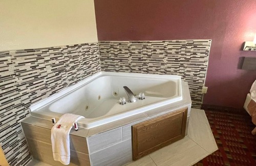 Paris Hotel | Super 8 by Wyndham Paris IL