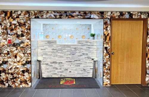 Peoria Hotel | Super 8 by Wyndham Peoria