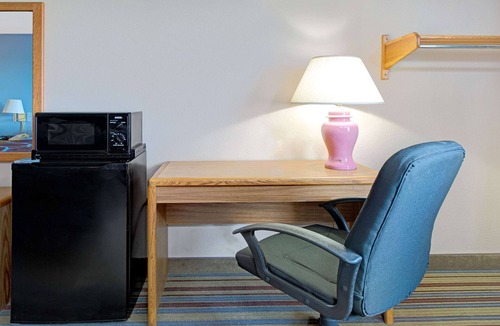 Mitchell Hotel | Super 8 by Wyndham Pontoon Beach IL/St. Louis MO Area