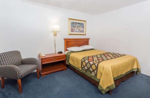 Pontiac Hotel | Super 8 by Wyndham Pontiac