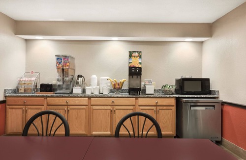 Rantoul Hotel | Super 8 by Wyndham Rantoul