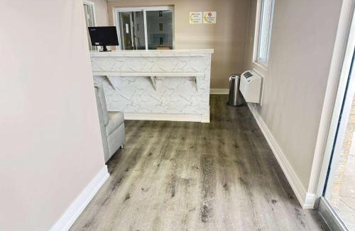 Rockford Hotel | Super 8 by Wyndham Rockford South