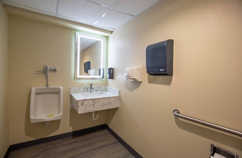 Rockford Hotel | Super 8 by Wyndham Rockford I-90/Casino District