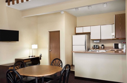 Salem Hotel | Super 8 by Wyndham Salem