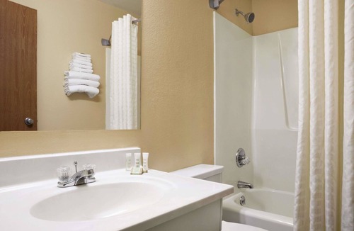 Salem Hotel | Super 8 by Wyndham Salem