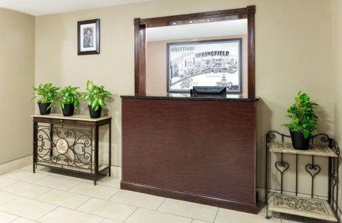 Springfield Hotel | Super 8 by Wyndham Springfield East