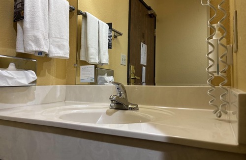 Staunton Hotel | Super 8 by Wyndham Staunton