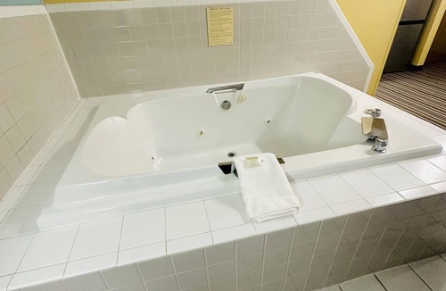 Warrenton Hotel | Super 8 by Wyndham Warrenton