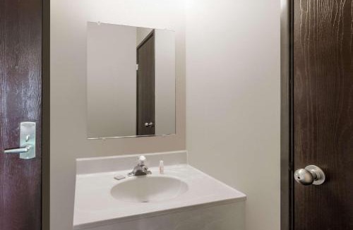 Woodstock Hotel | Super 8 by Wyndham Woodstock