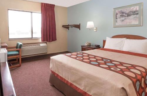 Woodstock Hotel | Super 8 by Wyndham Woodstock