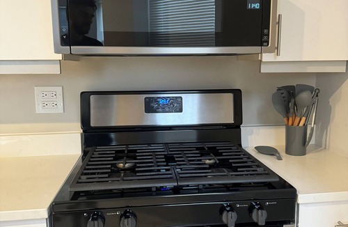 Uptown Condo | SuperHost Large Roommate style 2 Bedroom, 2 Bath, Patio, Sunroom, L Kitchen