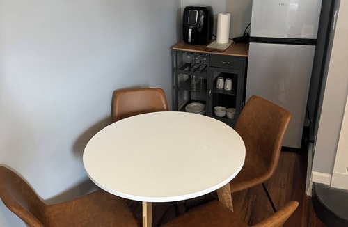 Uptown Condo | SuperHost Large Roommate style 2 Bedroom, 2 Bath, Patio, Sunroom, L Kitchen