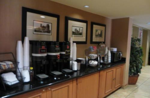 Highland Hills Hotel | SureStay Plus Hotel by Best Western Chicago Lombard