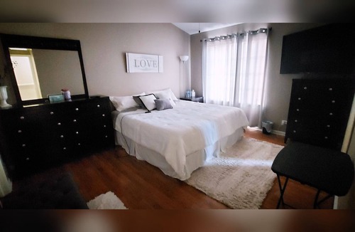 Gilberts House | Sweet Family Getaway NW Suburb 35 min to OHare