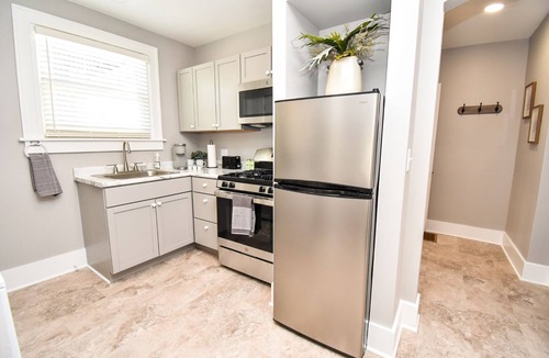 Peoria Heights House | SweetiePie Studio in the Heights-Steps from Everything!