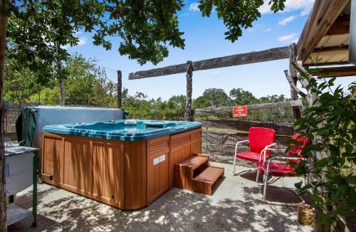 Dripping Springs Apartment | Swing On Inn- Honeycomb Hideaway Suite