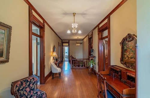 Fairbury Hotel | Take 5 Rendezvous at Hoffman House, Fairbury-Entire Home