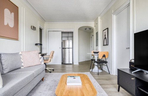 Gold Coast Apartment | Tasteful Gold Coast 1BR w/Doorman & Gym, 2 blocks to L, by Blueground