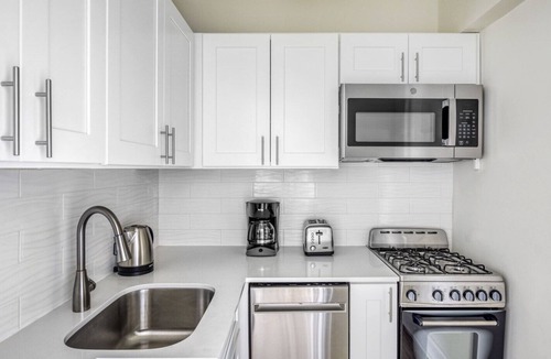 Gold Coast Apartment | Tasteful Gold Coast 1BR w/Doorman & Gym, 2 blocks to L, by Blueground
