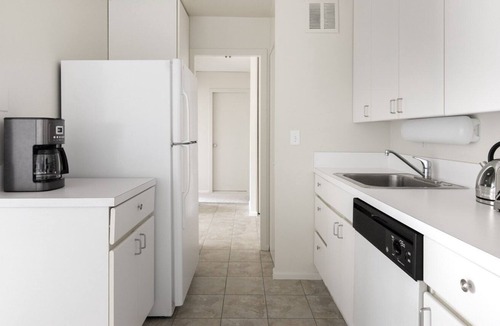 Lake View East Apartment | Tasteful Lakeview 1BR w/ Rooftop Pool, near Wrigley Field, by Blueground