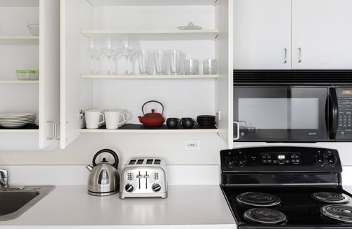 Lake View East Apartment | Tasteful Lakeview 1BR w/ Rooftop Pool, near Wrigley Field, by Blueground
