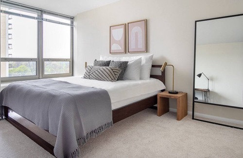 Lake View East Apartment | Tasteful Lakeview 1BR w/ Rooftop Pool, near Wrigley Field, by Blueground