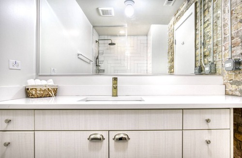 Wicker Park Apartment | Tasteful Wicker Park 1BR w/ W/D, 1 block to L, Six Corners, by Blueground