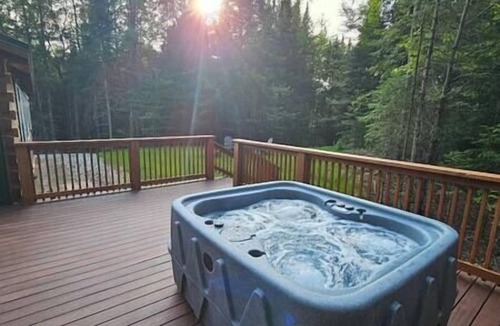 Whippleville Cabin | The Aviator -Tiny Home w/Hot Tub