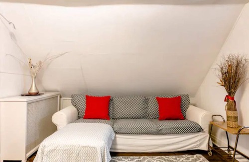 Irving Park East Apartment | The Avondale Attic