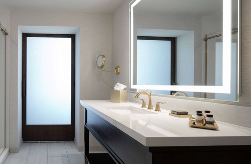 Moline Hotel | The Axis Moline Hotel, Tapestry Collection by Hilton
