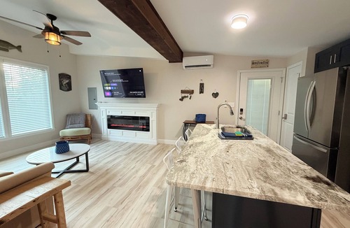 Keyesport Cabin | The Bait Shop Cabin off Carlyle Lake