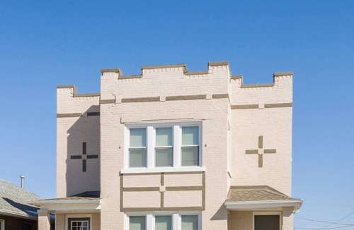 Joliet Apartment | *The Belltower Haven*Large*Family Friendly*Wi-Fi