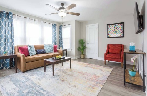 Joliet Apartment | *The Belltower Haven*Large*Family Friendly*Wi-Fi