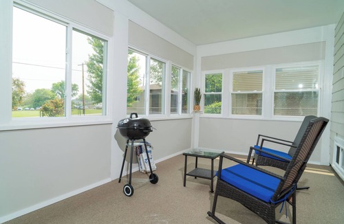 St. Charles House | The Blue Garden Escape – Walk to Riverwalk & Relax