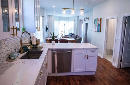 Brookfield House | The Brookfield Escape- 30 min to Chicago