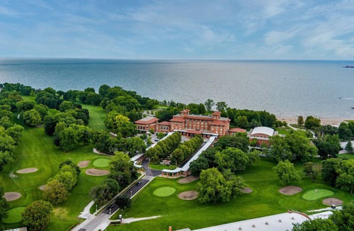 South Shore Condo | The Chic Urban Oasis Near the Lake!