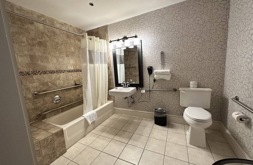 Gardner Hotel | The Colonial Hotel