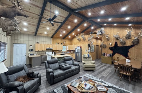 New Haven Cabin | The Country Lodge-Southern Illinois Getaway