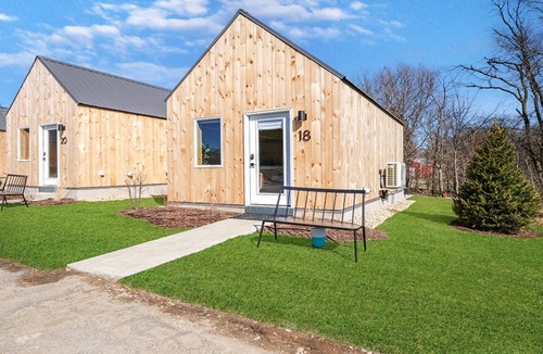Ottawa Cabin | The Cut | 1 Bed, 1 Bath