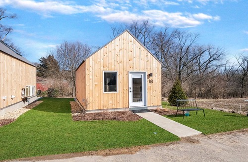 Ottawa Cabin | The Cut | 1 Bed, 1 Bath