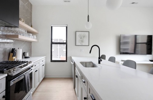 Logan Square Condo | The Exclusive- 7 Bed, 6 Bath Retreat