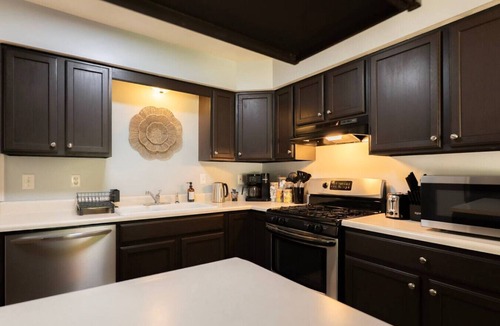 East Peoria House | The Family Haven | 3BD/3BA Home in East Peoria