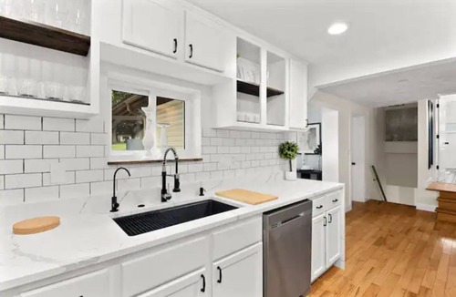 Peoria House | The Grandview Retreat. Elite 4 bedroom & Hot Tub