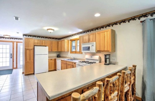 Oglesby House | The Great Escape - North Utica