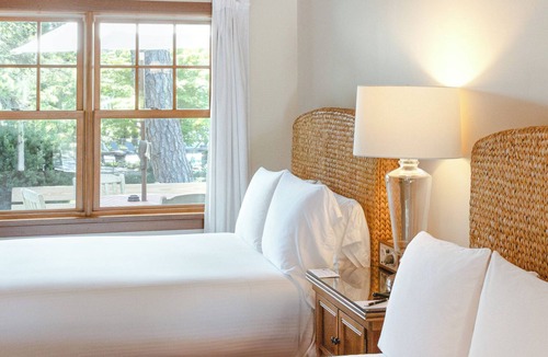 Hampton Bays Hotel | The Hampton Maid