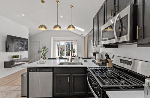 Tri-Taylor Apartment | The Haven, Great Location near Downtown, Medical District and United Center