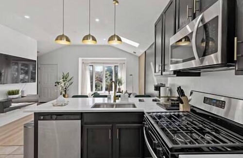Near West Side Apartment | The Haven near Downtown, Medical District and United Center