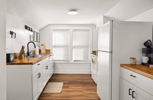 Peoria Heights House | The Heights Nook | Peaceful Getaway with a Den